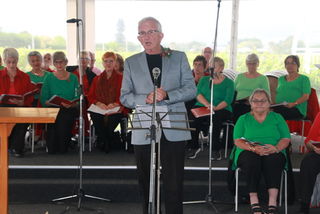 Soloist Derek sings at Carols in the Vines