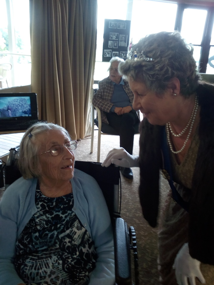 'The Queen' pays a visit to Eva